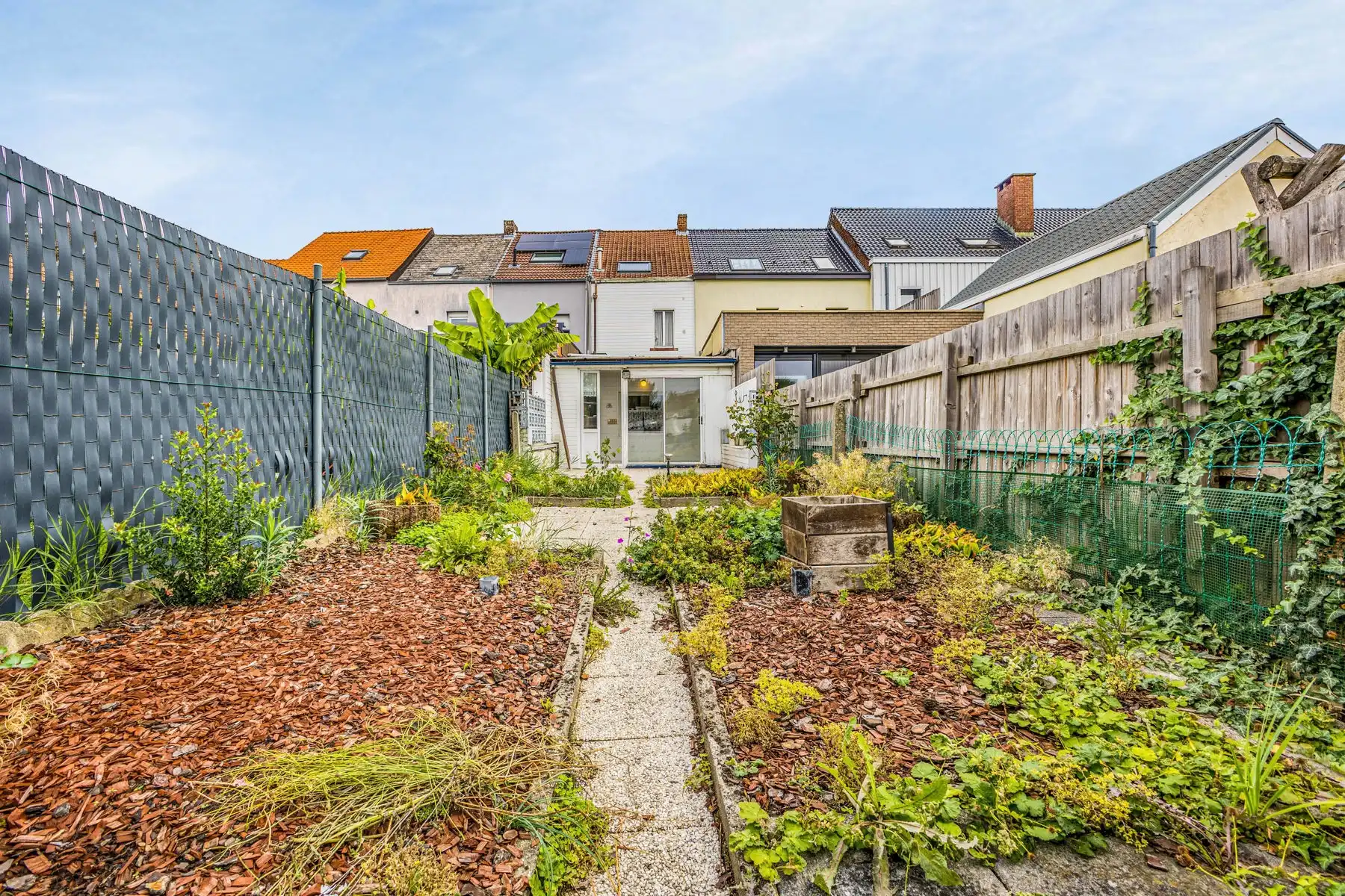 Goed gelegen woning met 3 slaapkamers en tuin foto 2