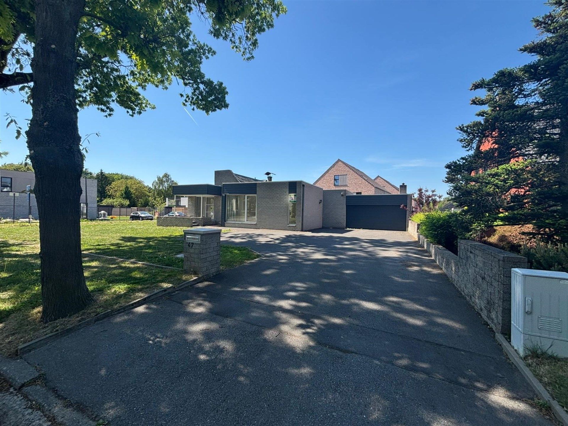 Ruime bungalow met twee slaapkamers en grote tuin foto 2