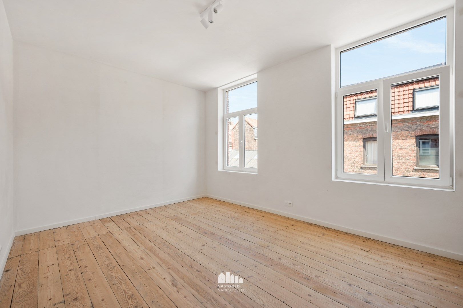 Volledig gerenoveerde herenwoning met grote koer op centrale ligging.  foto 18