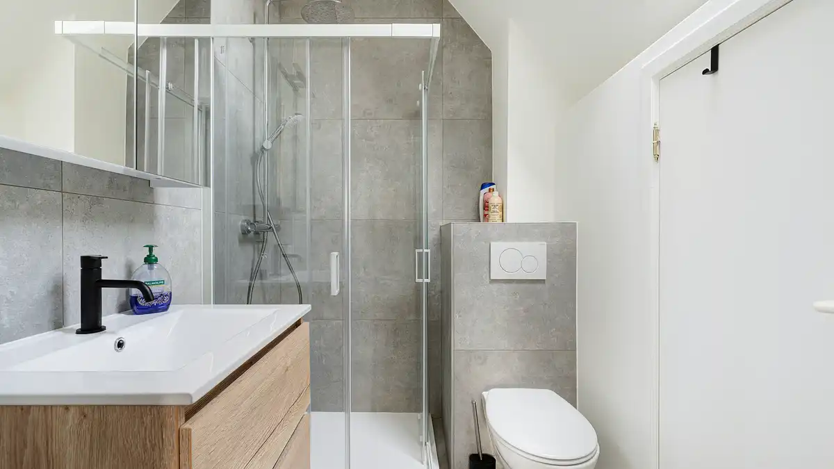 Subliem gerenoveerde koppelvilla op 150m van het strand te koop! foto 48