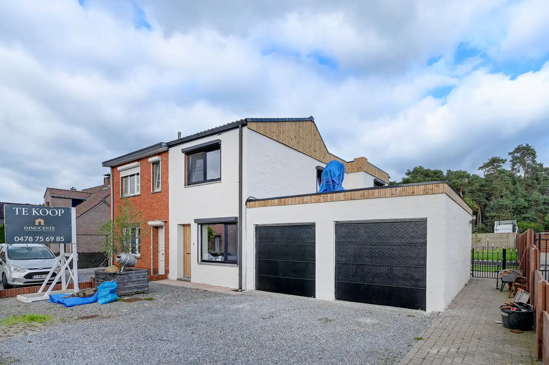 Instapklare, gerenoveerde woning (165 m²) met 2 slaapkamers (mogelijkheid tot 3), veranda en dubbele garage. foto 2