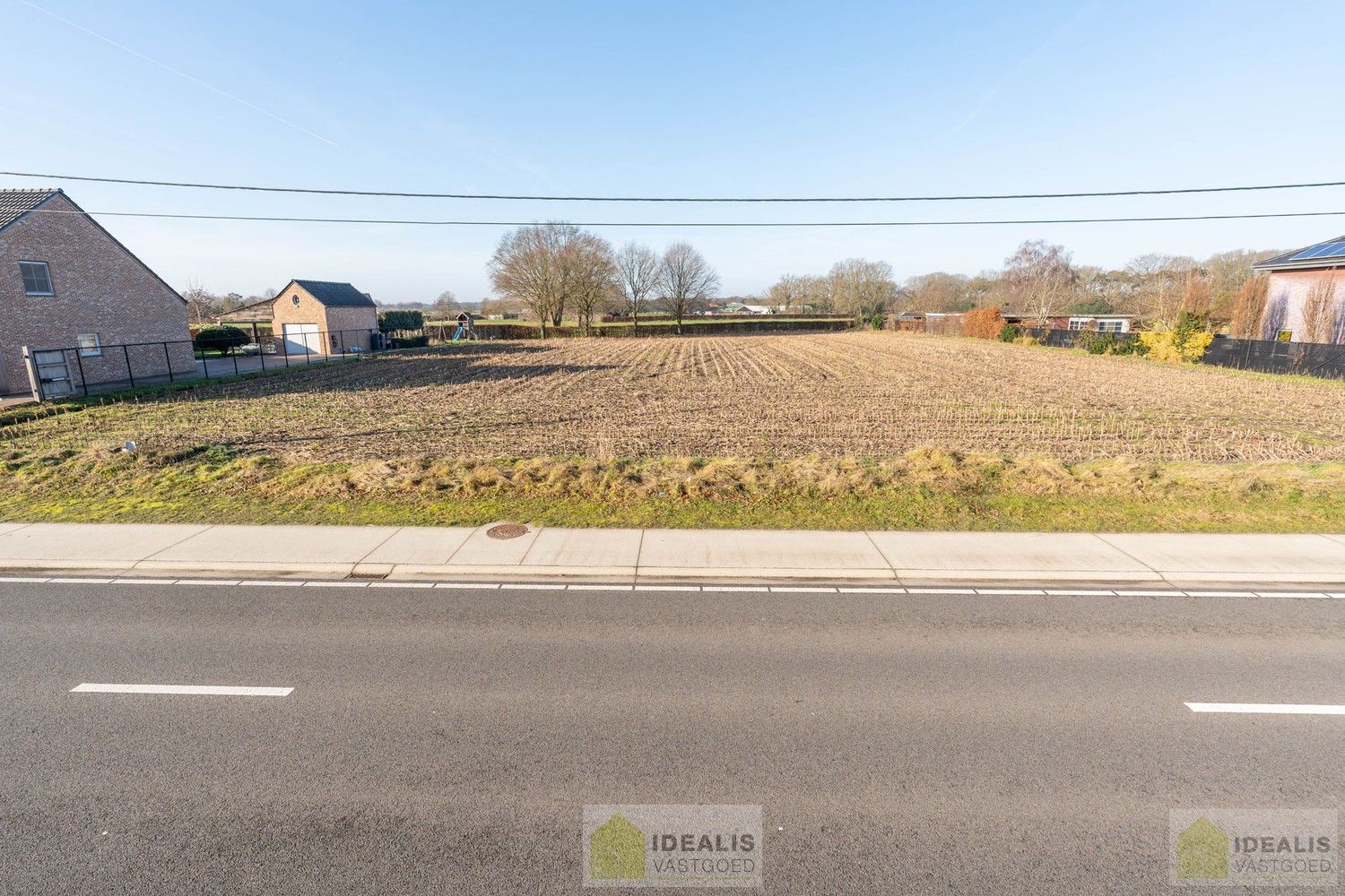 KNAPPE BOUWKAVEL (14A85CA) VOOR OPEN BEBOUWING OP EEN TOPLOCATIE, IN HET RUSTIG GELEGEN GROTE-BROGEL (PEER)! Deze bouwkavel met een oppervlakte van 14a 85ca biedt de mogelijkheid voor het bouwen van een prachtige eengezinswoning met aan de achterzijde van het perceel een prachtige vergezicht. De kavel is gelegen vlak bij de dorpskern van het gezellige Grote-Brogel en op enkele autominuten verwijderd van de centra van Peer, Kaulille, Bocholt en Bree. Ideaal voor zij die op zoek zijn naar een ruim perceel voor open bebouwing. foto 5