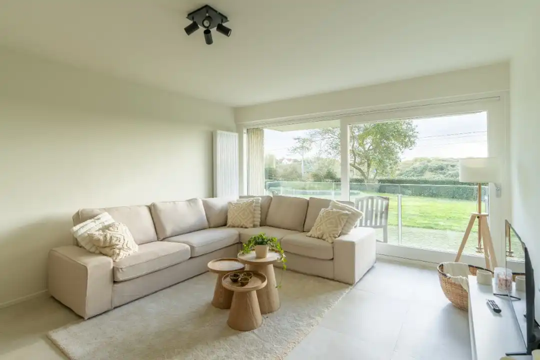 Prachtig gerenoveerd 3 - slaapkamerappartement foto 2