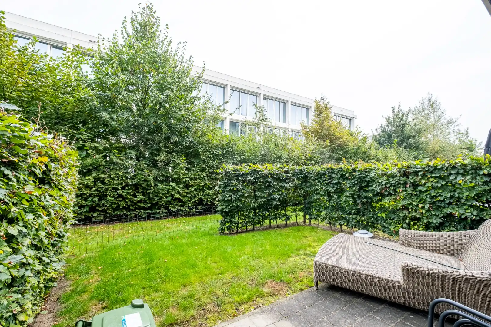 Lichtrijk gelijkvloers appartement met 2 slaapkamers en een gezellig tuintje foto 11