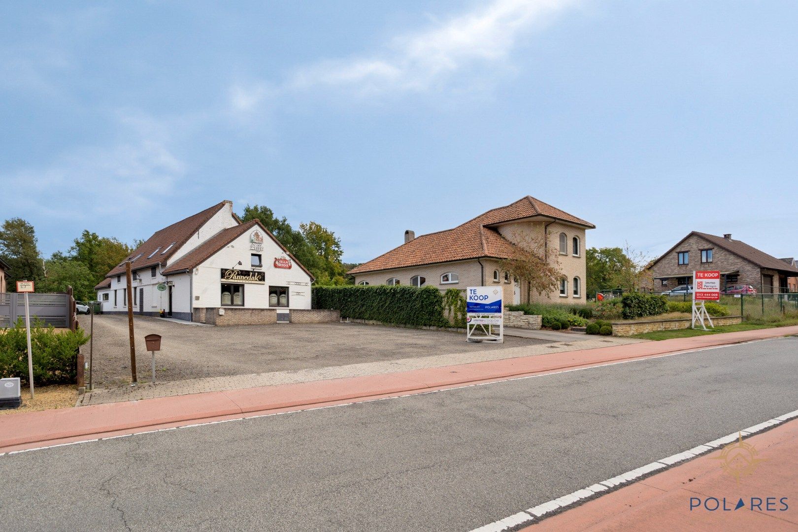 Goed gelegen taverne met woonst en grote parking foto 47