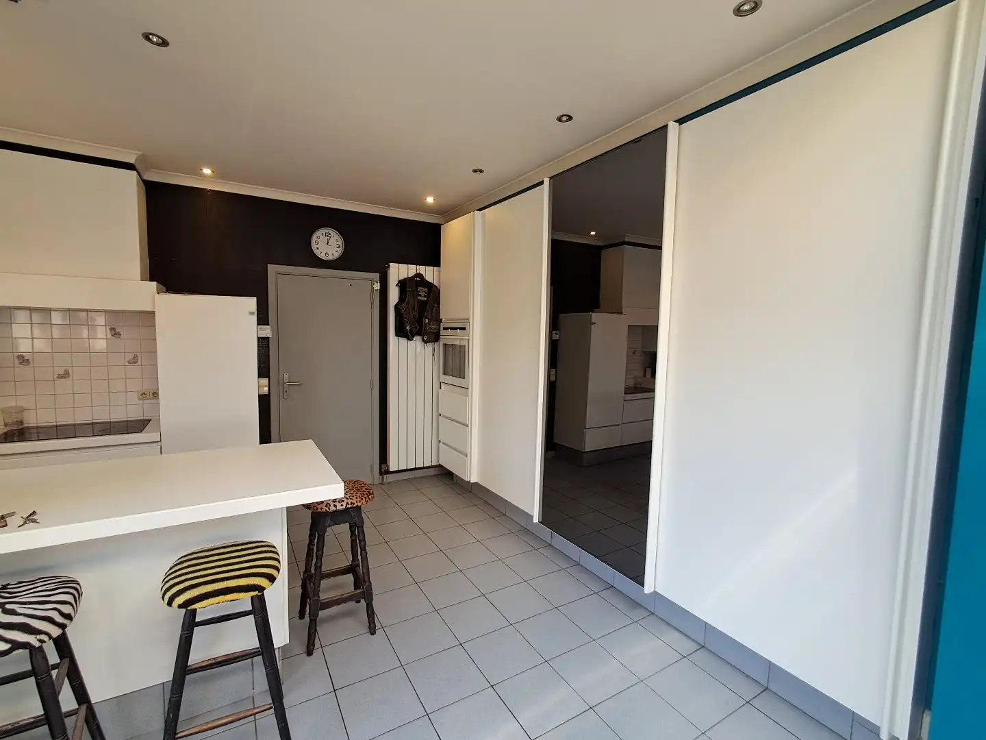 Ruime halfopen woning met polyvalente ruimte te Sijsele foto 2