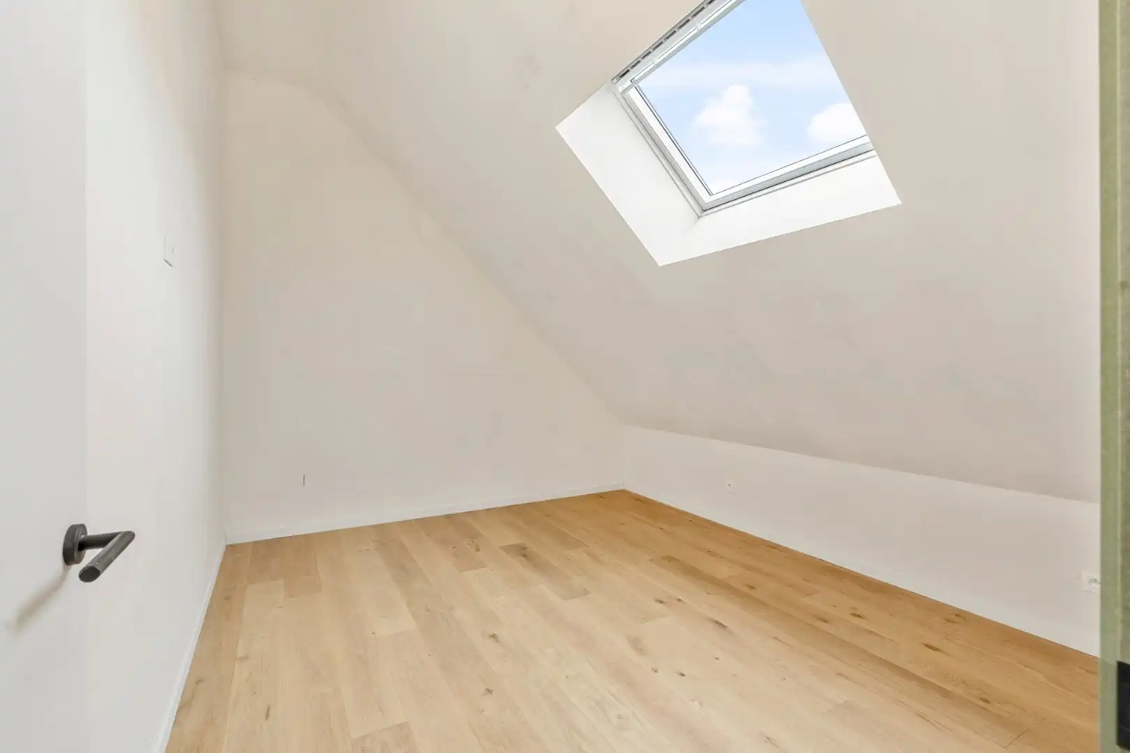 Exclusieve, volledig afgewerkte halfvrijstaande woning na transformatie van bestaande hoeve naar 2 BEN-woningen!  foto 27