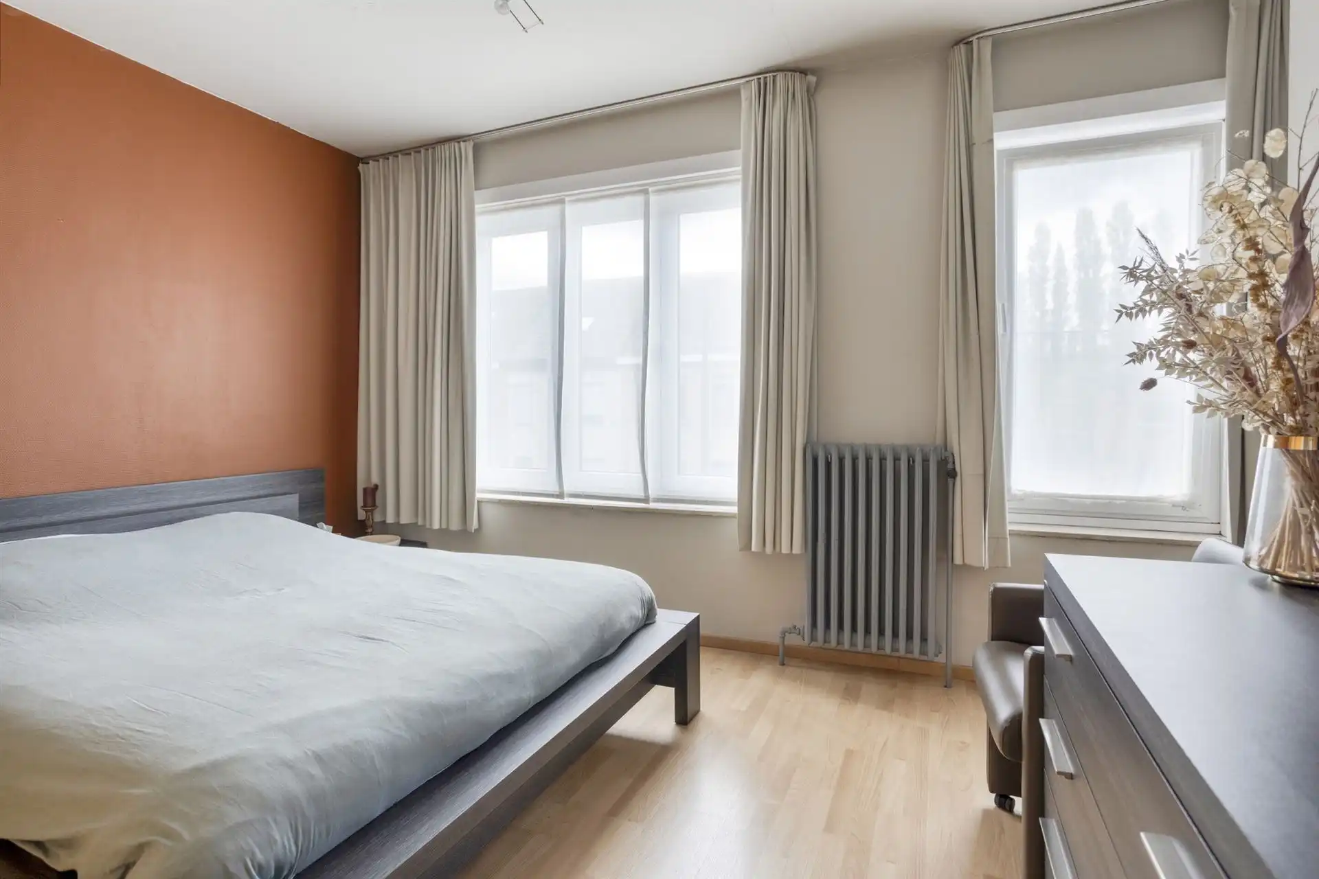 Instapklare woning met 3 slaapkamers, tuin en parkeerplaats foto 13