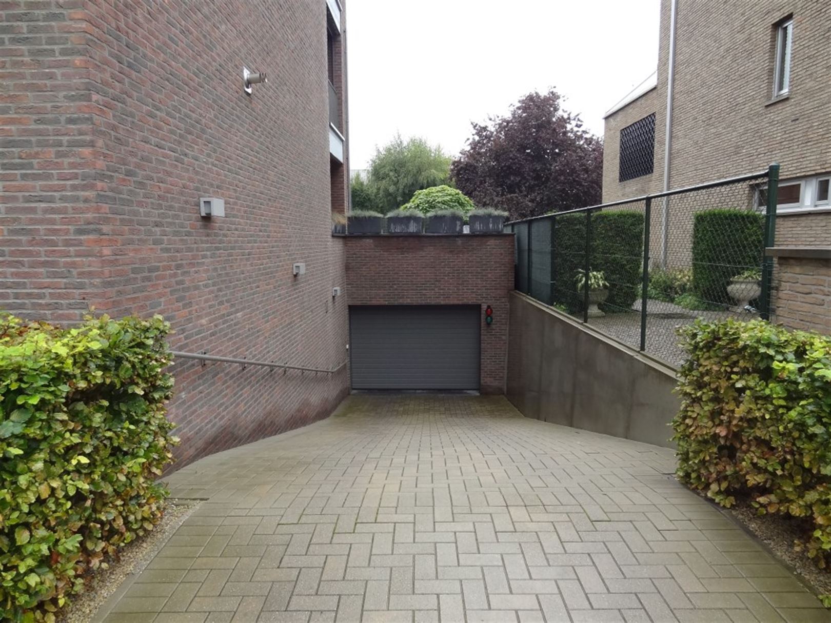 Ruime dubbele autostaanplaats. foto 2