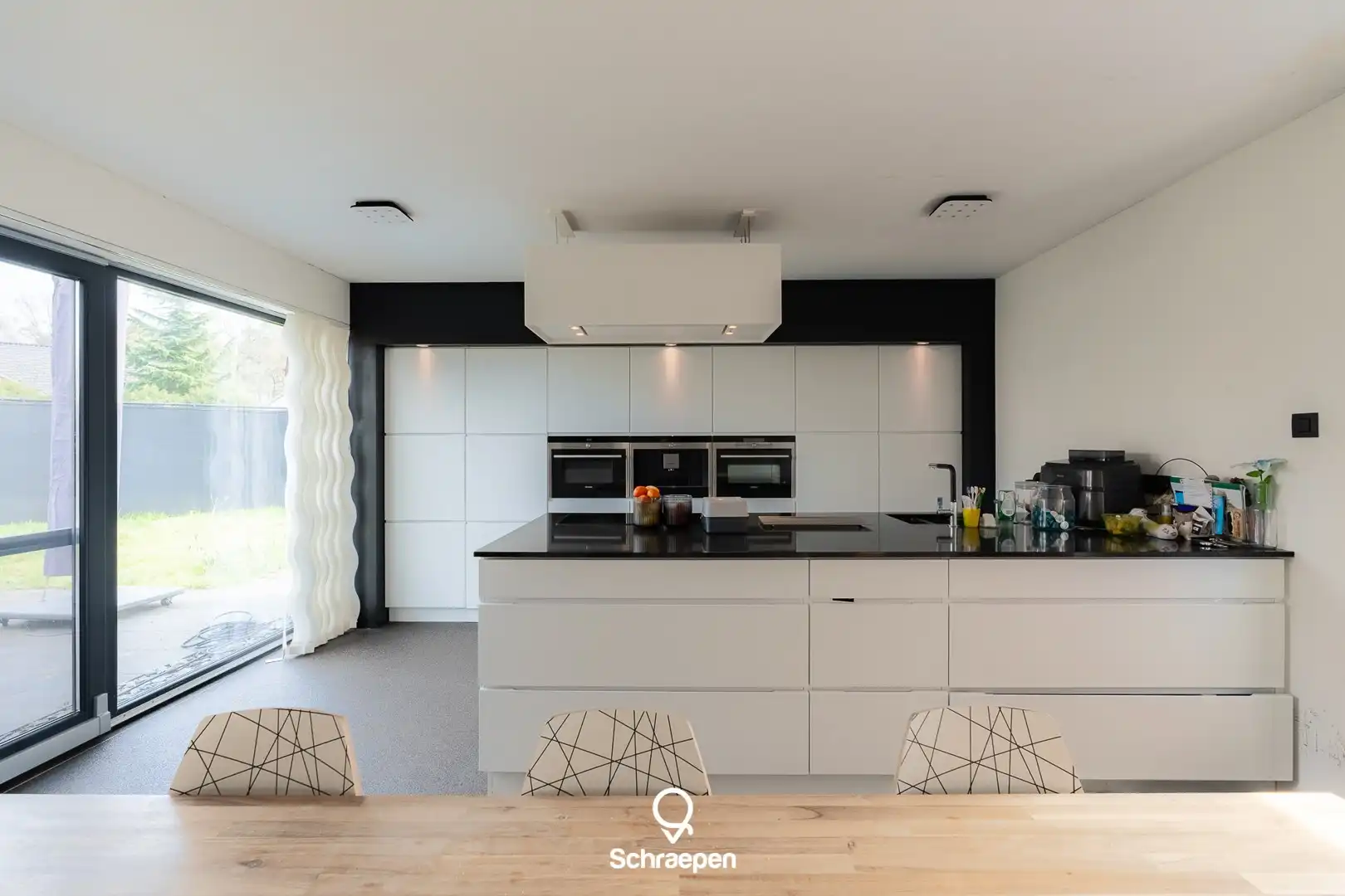 Op te frissen gezinswoning (270 m²) met 5 slpks én EPC-label C op hoekperceel van circa 7,5 are! foto 2