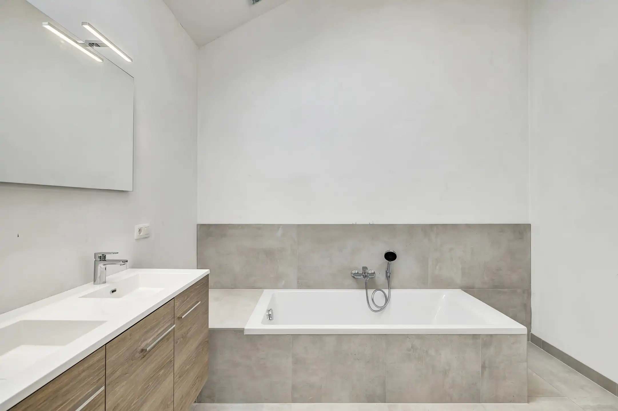 Prachtige nieuwbouwwoning in uniek woonerf foto 12