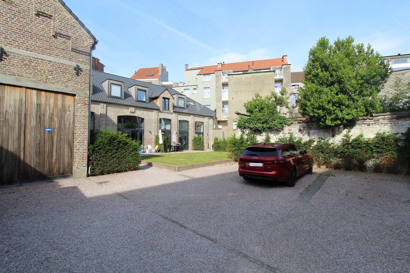 Ruime woning met prachtige patio en autostaanplaats  foto 10