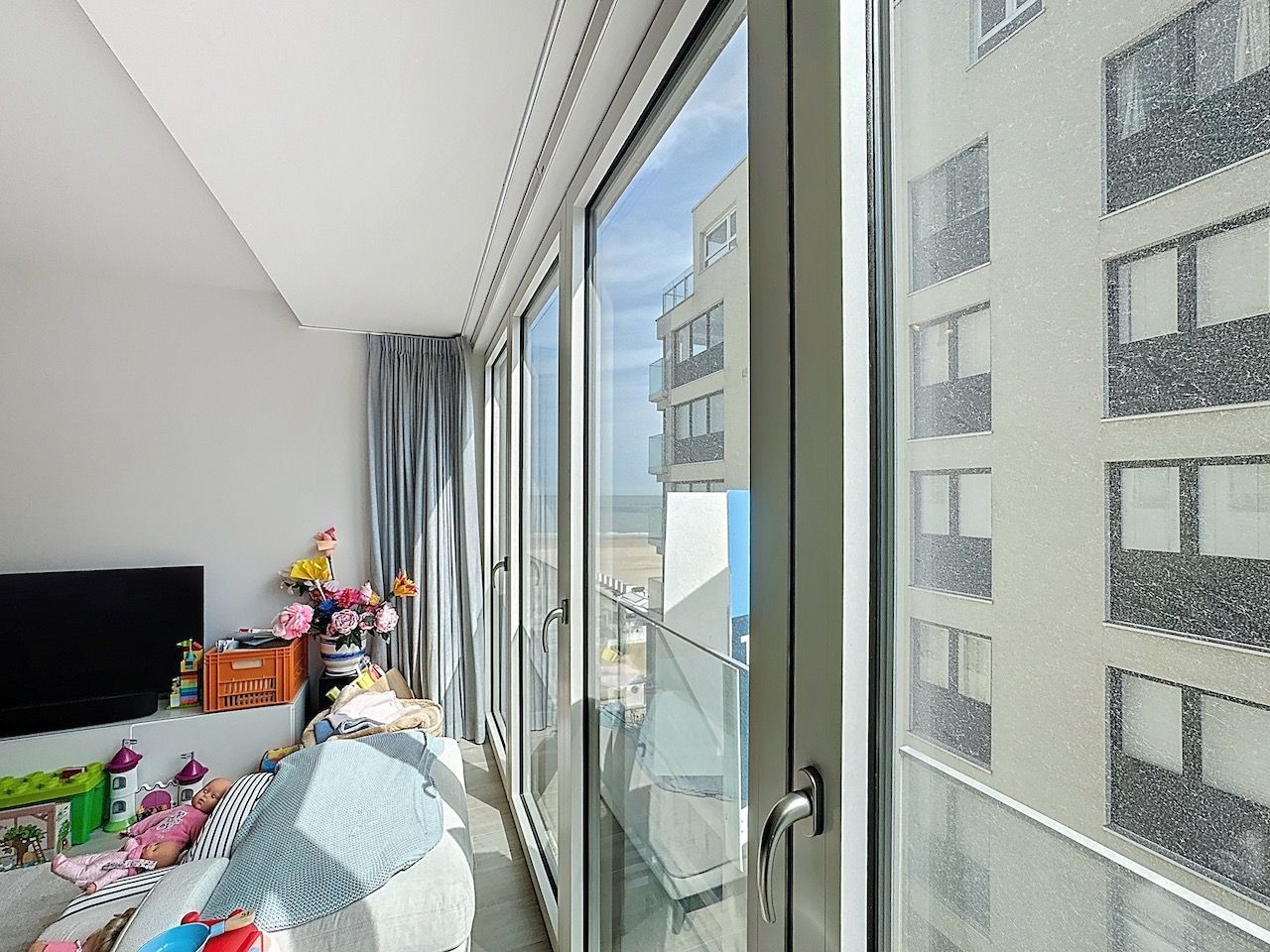 Quasi nieuwbouwappartement (A-Label) met zijdelings zeezicht te Duinbergen foto 5