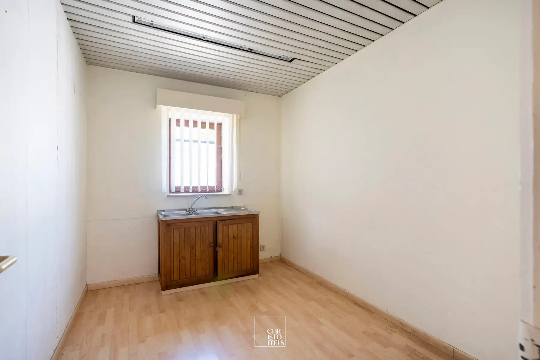 Te renoveren handelspand met bovenwoning, gelegen op een ideale locatie en met veel potentieel! foto 11