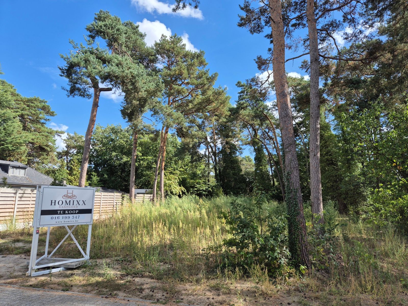 Residentieel gelegen bouwgrond in doodlopende straat foto 2