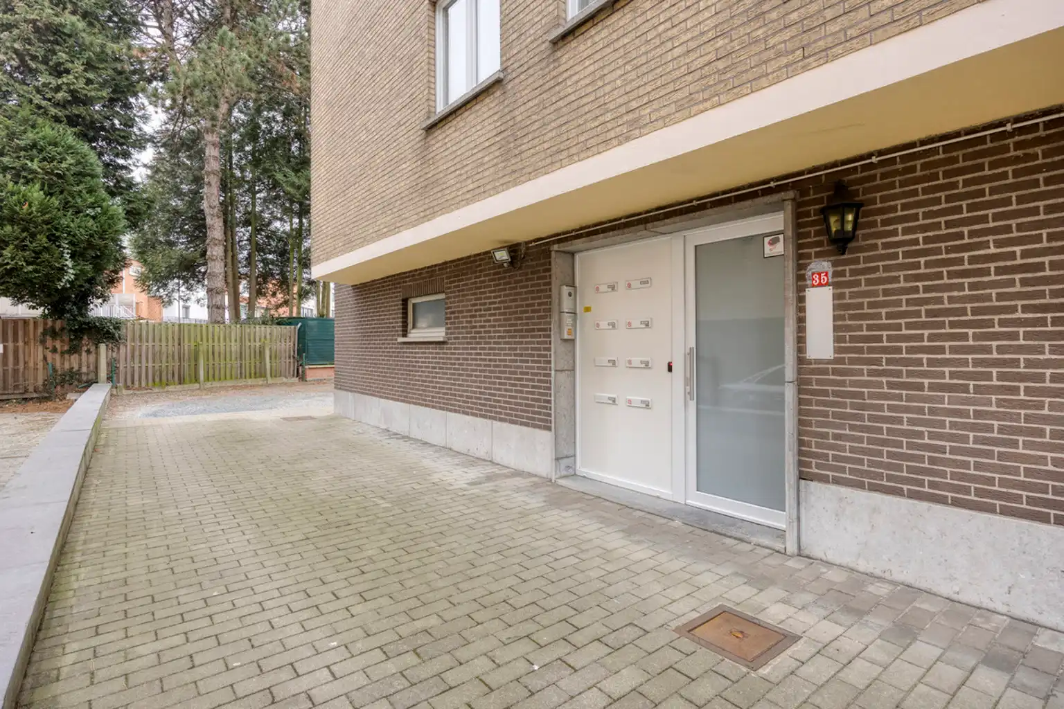 Instapklaar en lichtrijk 2-kamerappartement met garagebox  foto 3