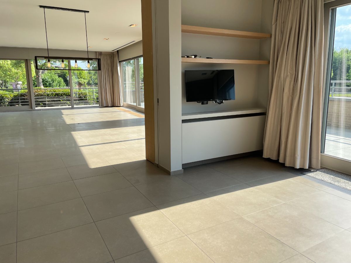 LUXE APPARTEMENT + zeer riant zongericht terras, dubbele garage & (wijn)kelder foto 33