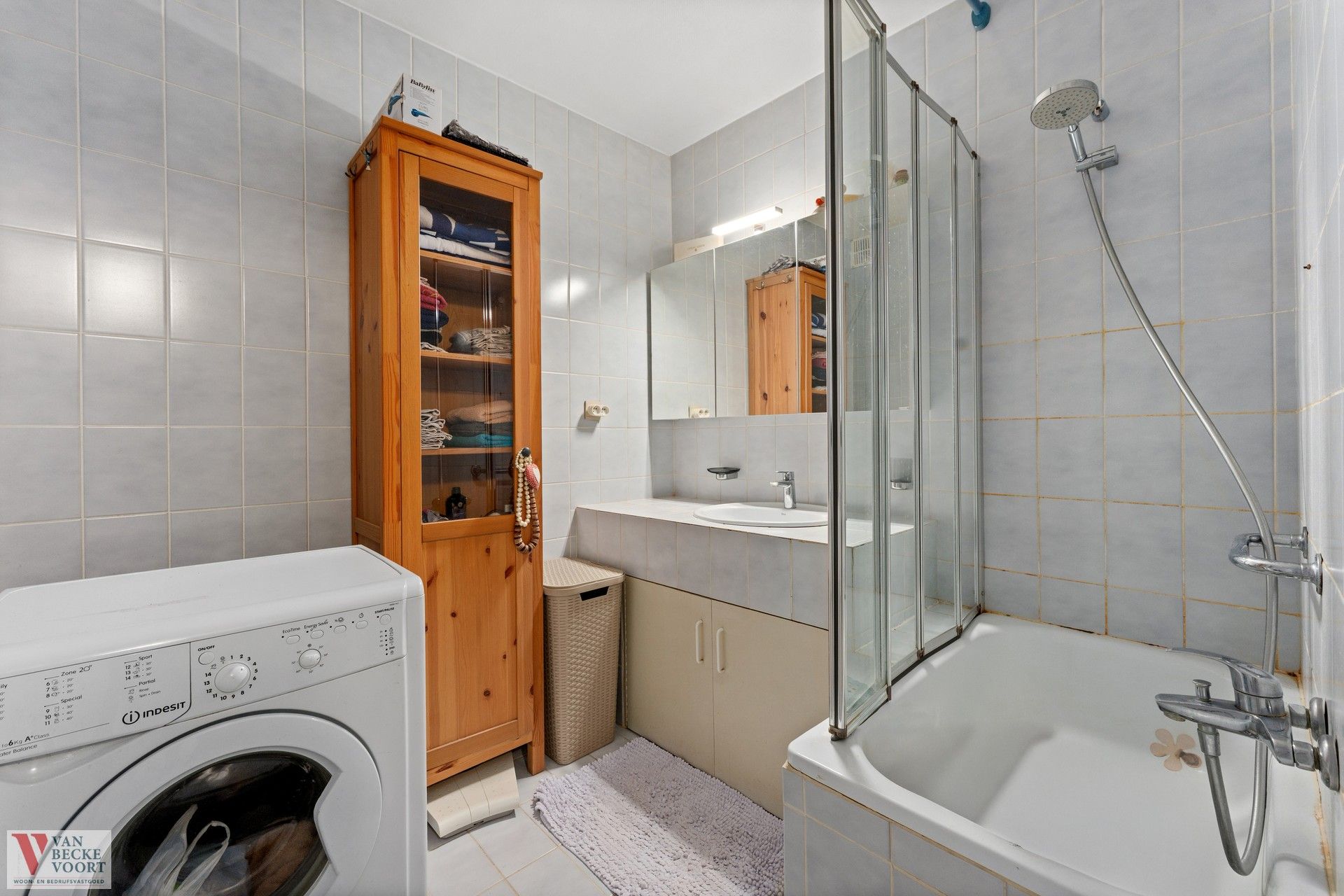 Halfopen woning opgedeeld in 2 units foto 21