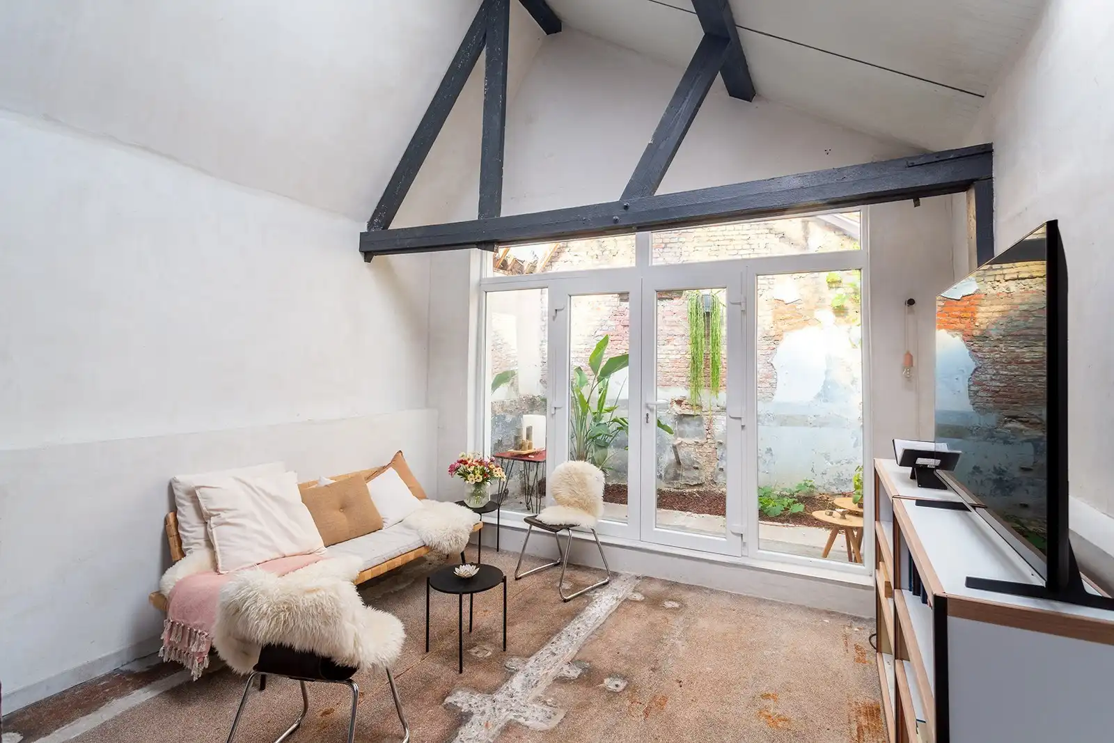 Eigenzinnig atelier in kleinschalig gebouw foto 11