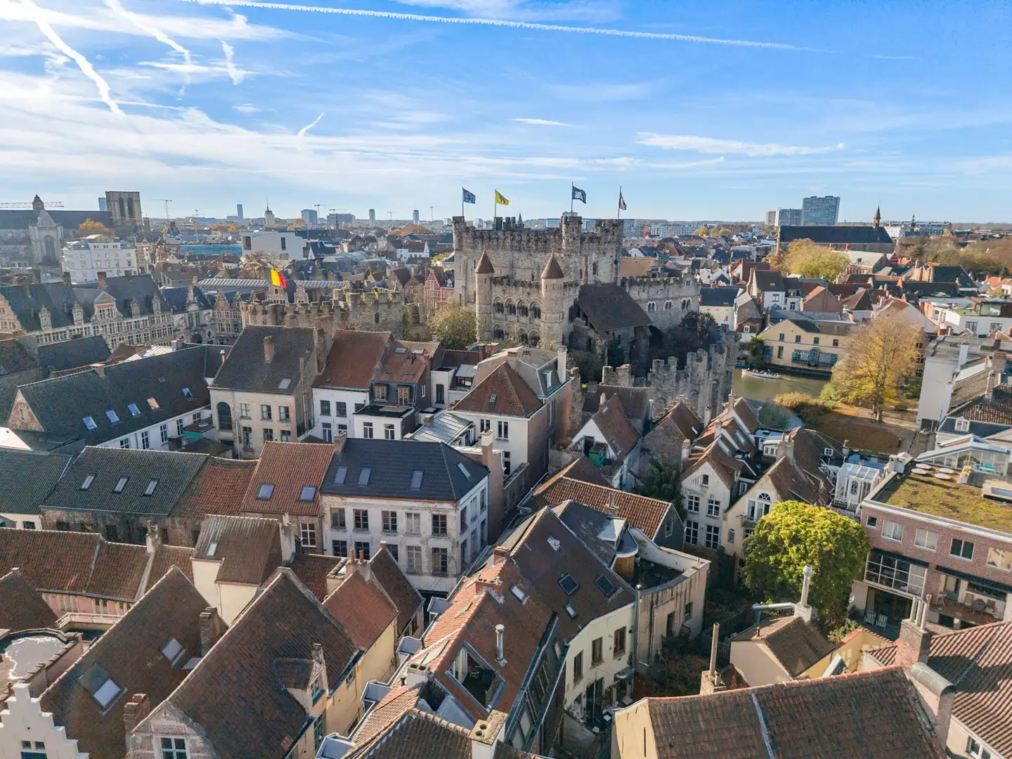 Unieke eigendom te koop aan het Gravensteen foto {{pictureIndex}}