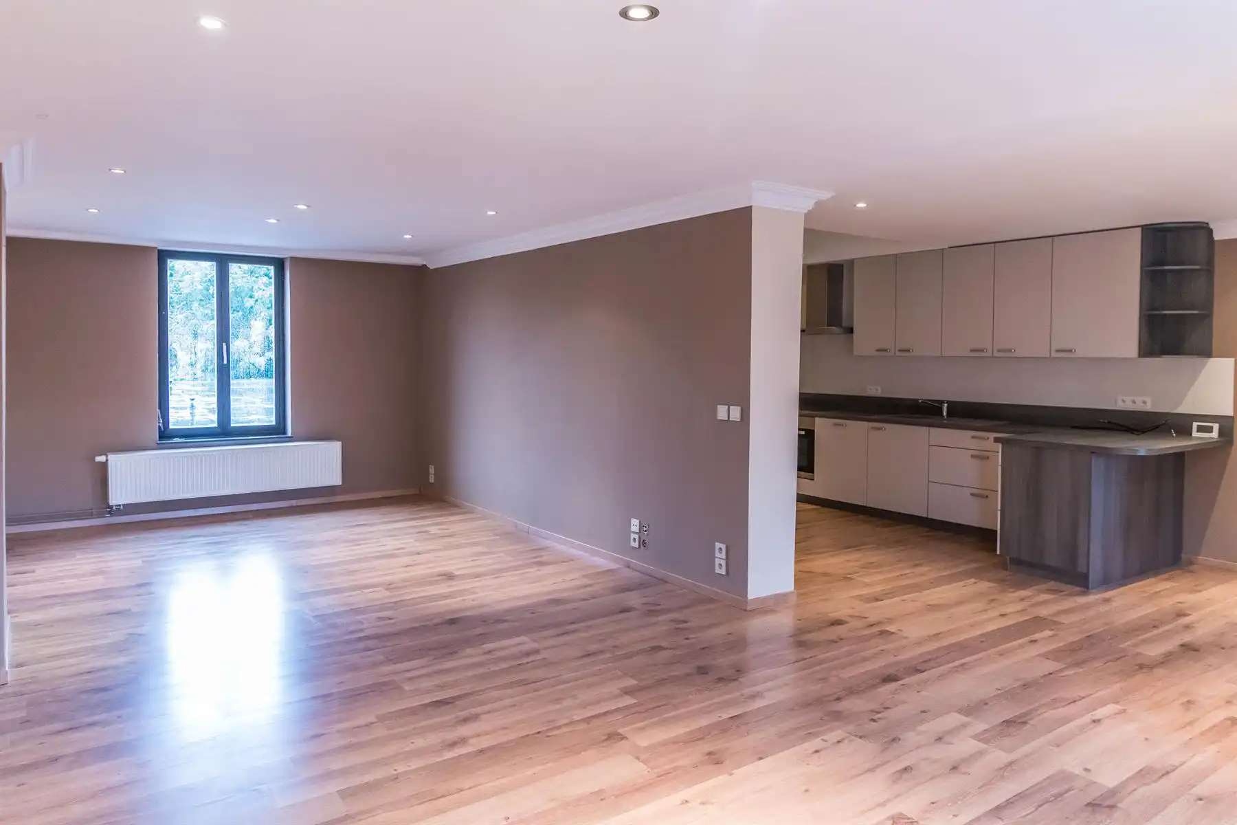 Appartement te huur foto {{pictureIndex}}
