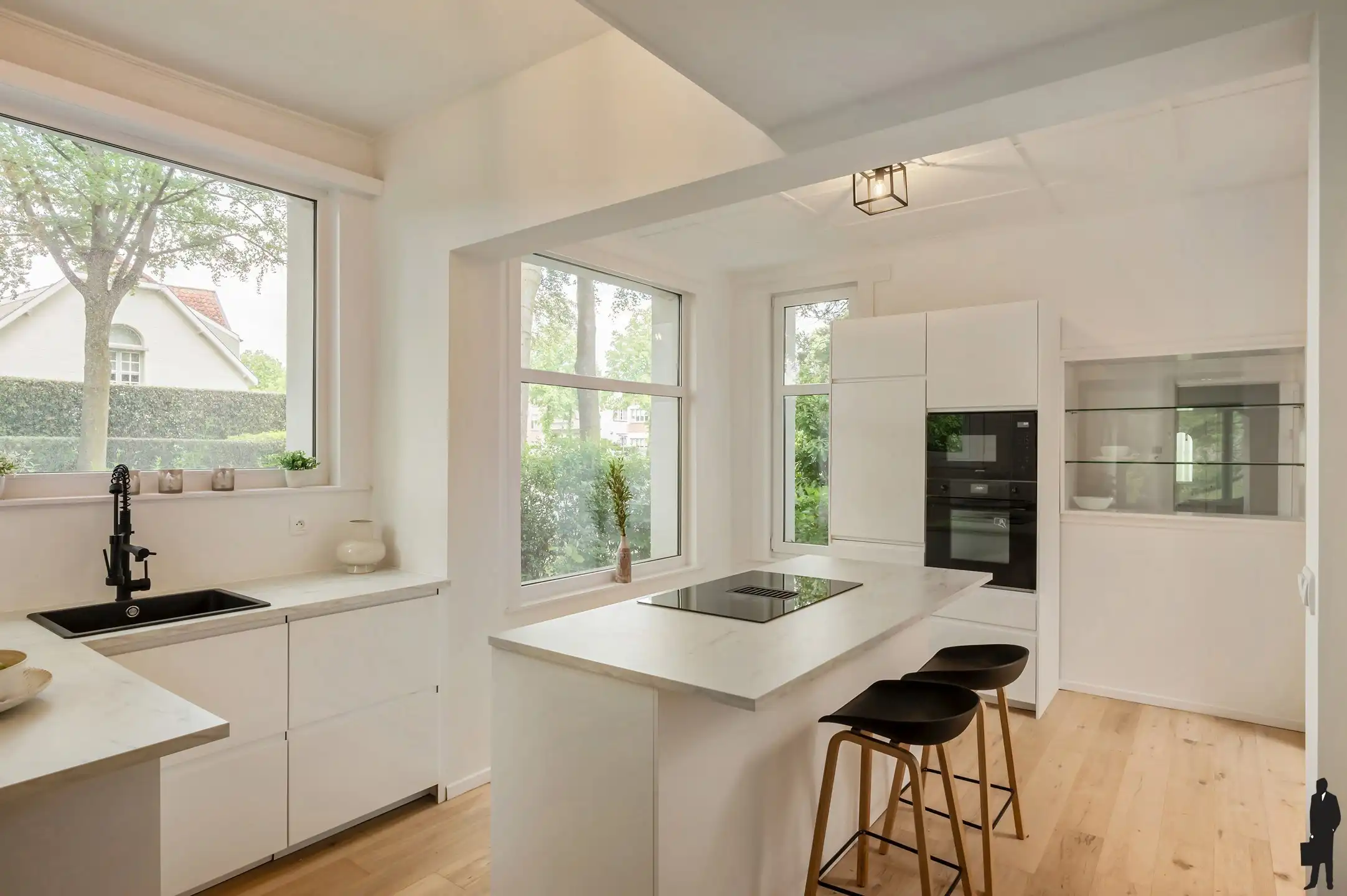 Gerenoveerde woning op ca. 520m2 met 3 slaapkamers en bureau foto 13
