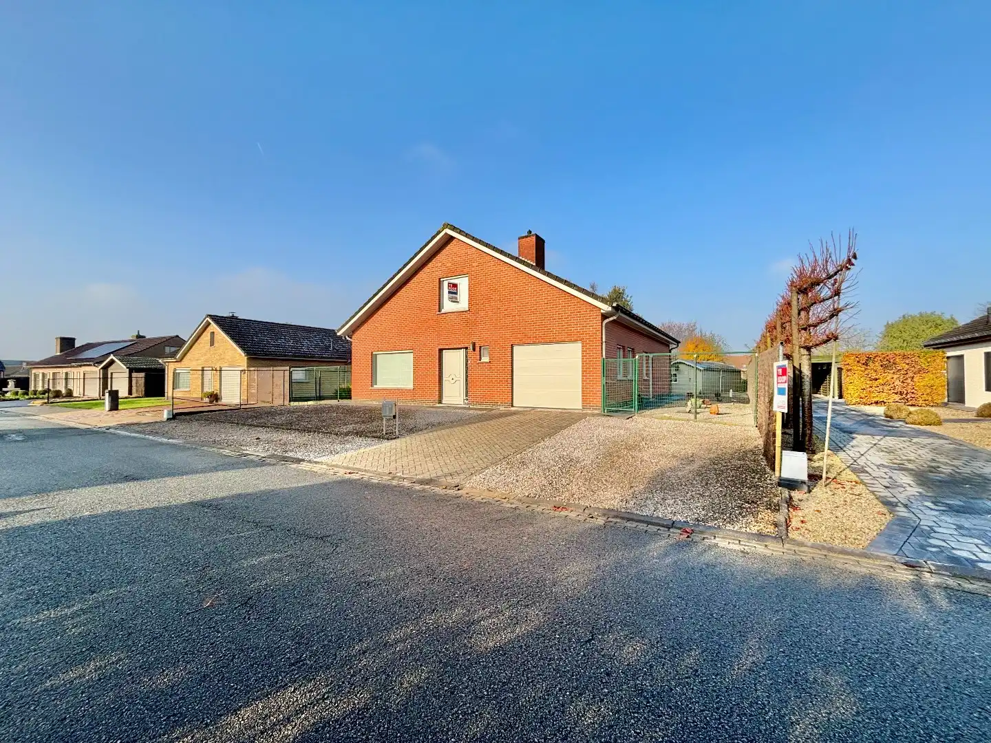 ALLEENSTAANDE VILLA OP 700M² IN EEN RUSTIGE WIJK MET 4SLPKS, GARAGE VOOR 2 WAGENS EN RUIME TUIN  foto 4