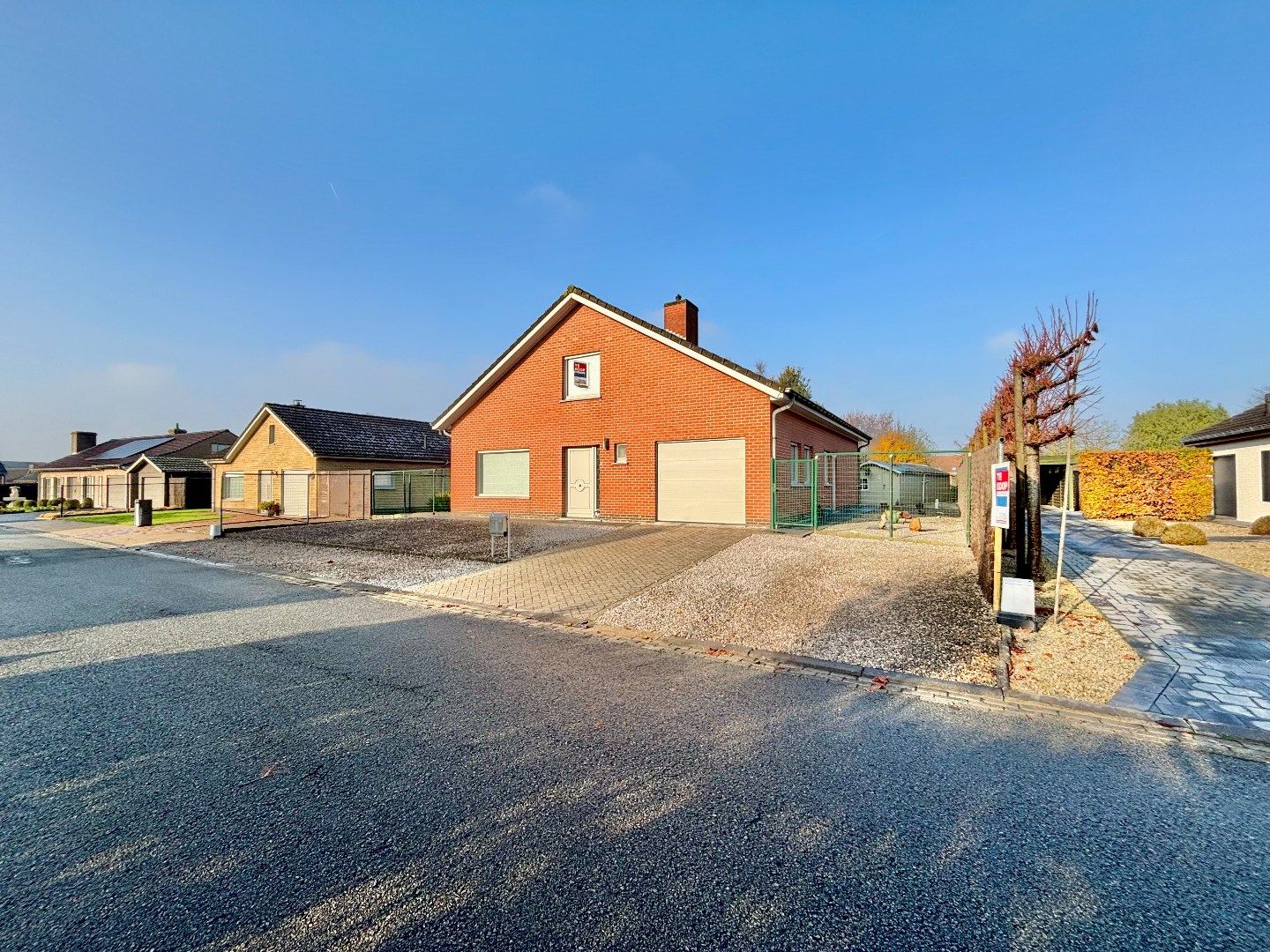 ALLEENSTAANDE VILLA OP 700M² IN EEN RUSTIGE WIJK MET 4SLPKS, GARAGE VOOR 2 WAGENS EN RUIME TUIN  foto 4