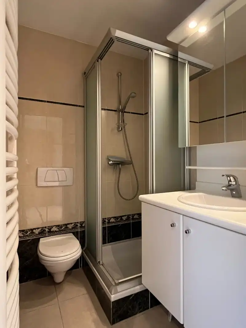 LUXUEUS WOONAPPARTEMENT IN OOSTDUINKERKE MET GARAGE ÉN PARKING foto 26