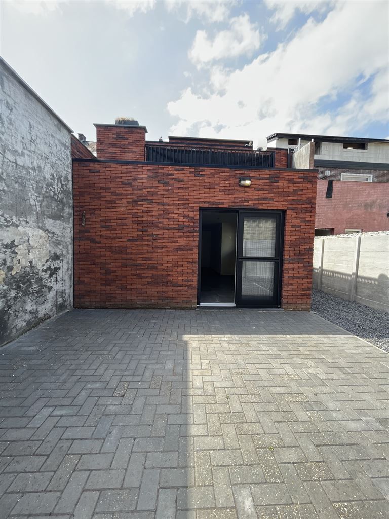 Instapklaar, gelijkvloers appartement met  2  slaapkamers, terras en autostaanplaats. foto 12