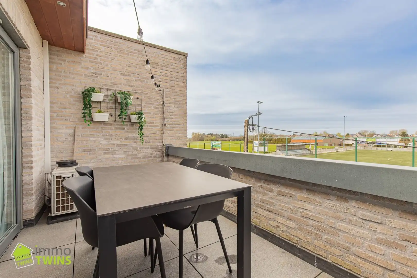 Ruim en stijlvol duplex appartement (155m²) met garage en staanplaats te Schoonaarde (Dendermonde). foto 4