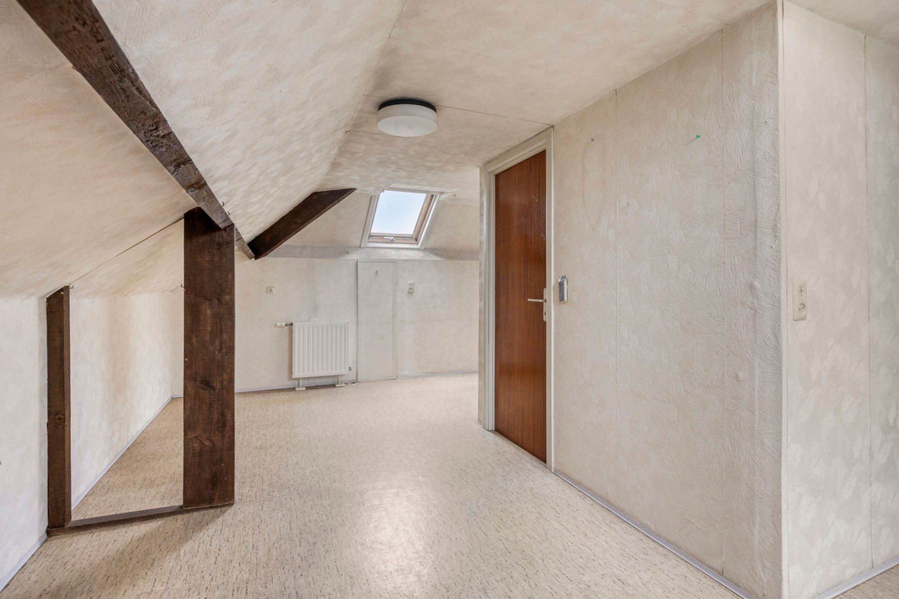 OPTIE Bel-etage woning met 4 slaapkamers, garage en tuin foto 25