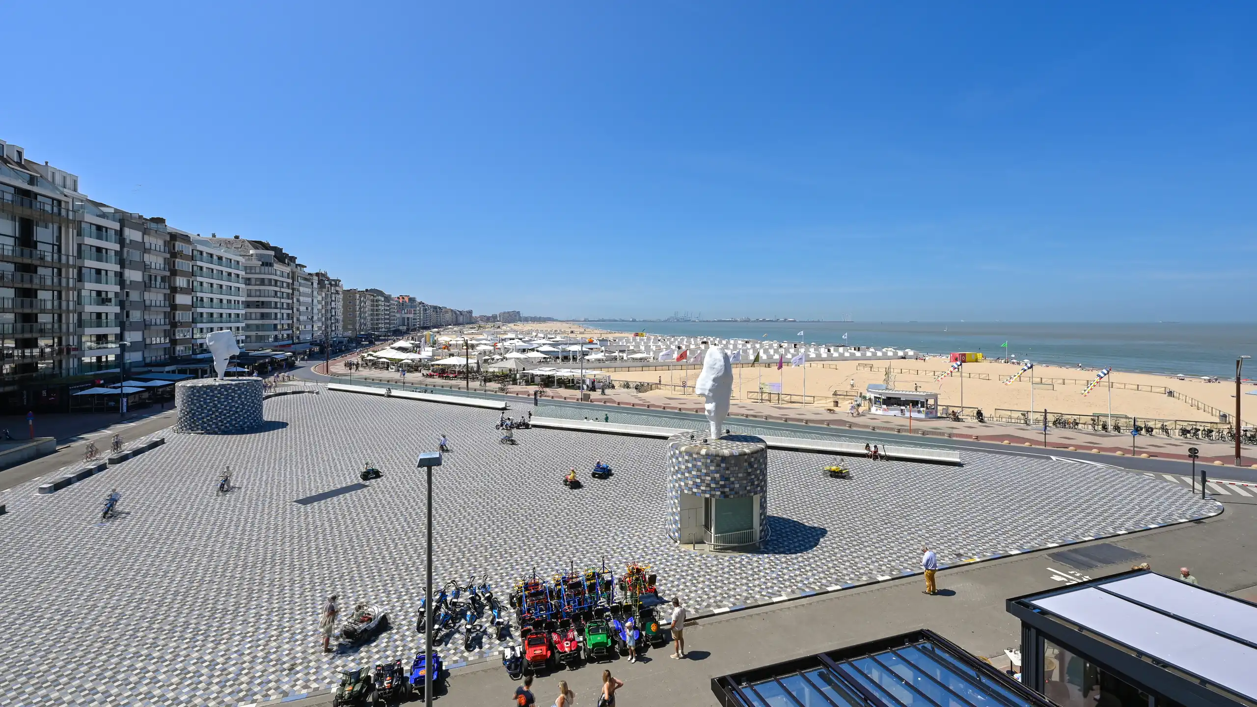 Zonnig appartement met prachtig zeezicht, gelegen aan het Rubensplein. foto {{pictureIndex}}