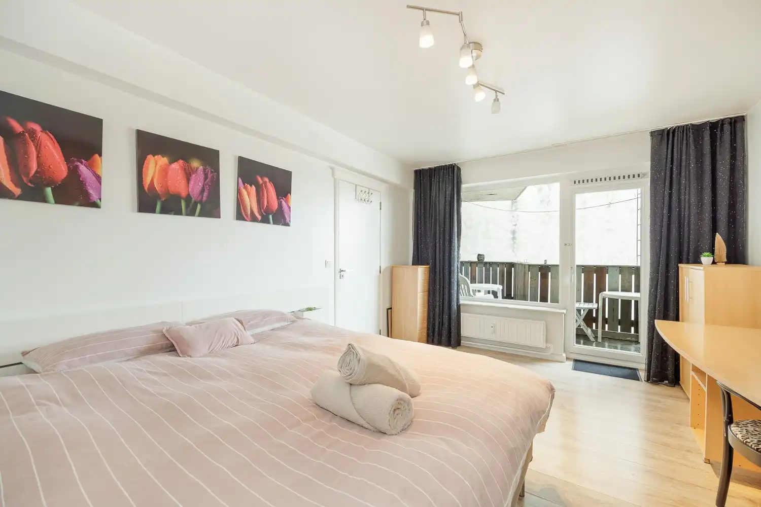 Ruim en lichtrijk 2-slpk appartement met terras en kelderberging in Borgerhout foto 17