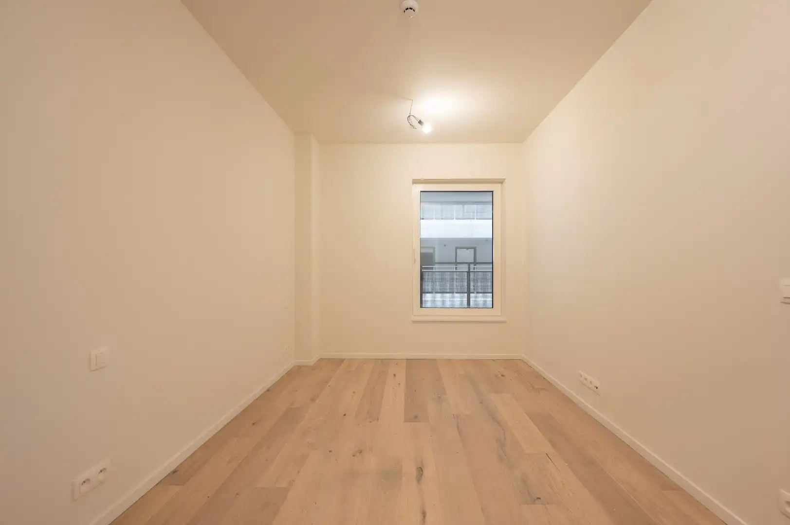 HOOST is een iconische toren met een expressief gevelontwerp op enkele honderden meters van de zee foto 14