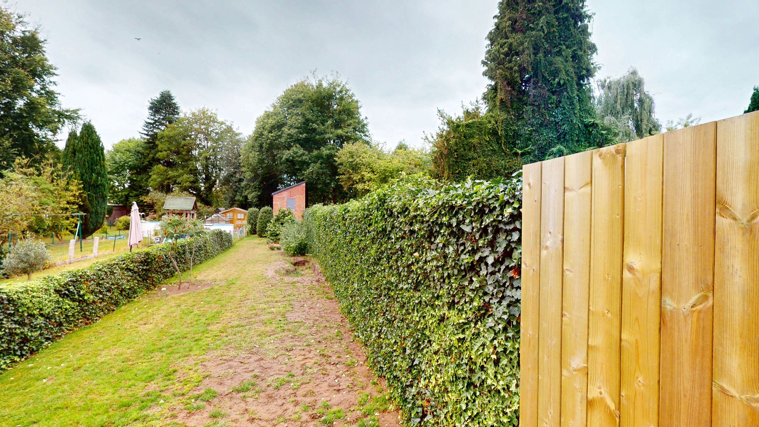 EKEREN - Gerenoveerd huis met zonnige tuin  foto 3