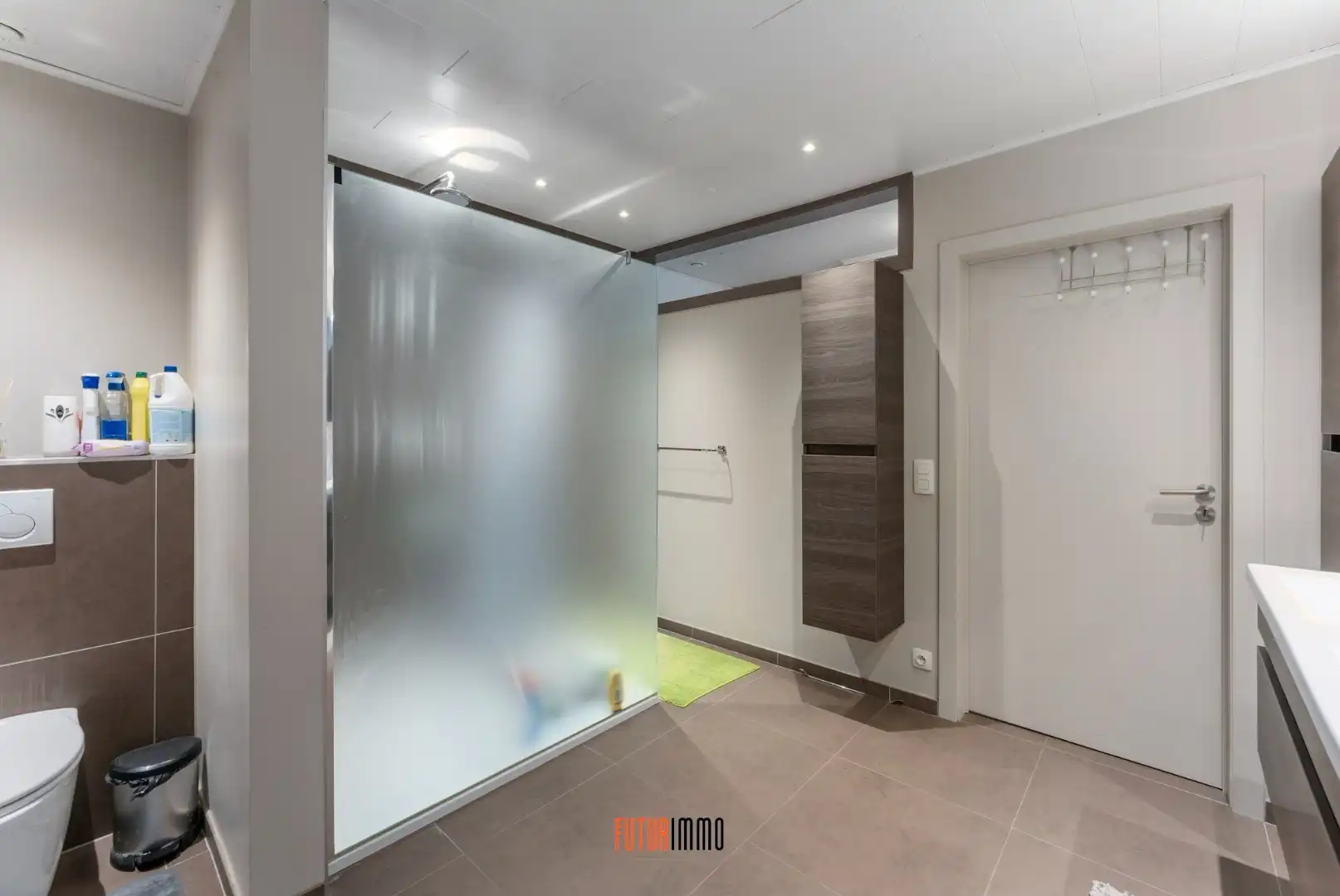 Half open woning met garage foto 13