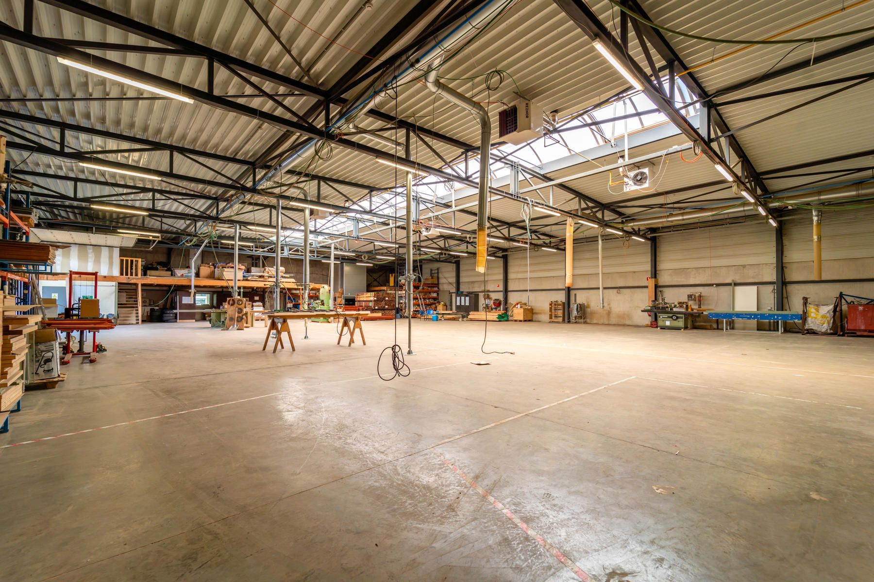 Multifunctioneel gebouw - hoge afwerkingsgraad - goede verbinding E313/E314. foto 25