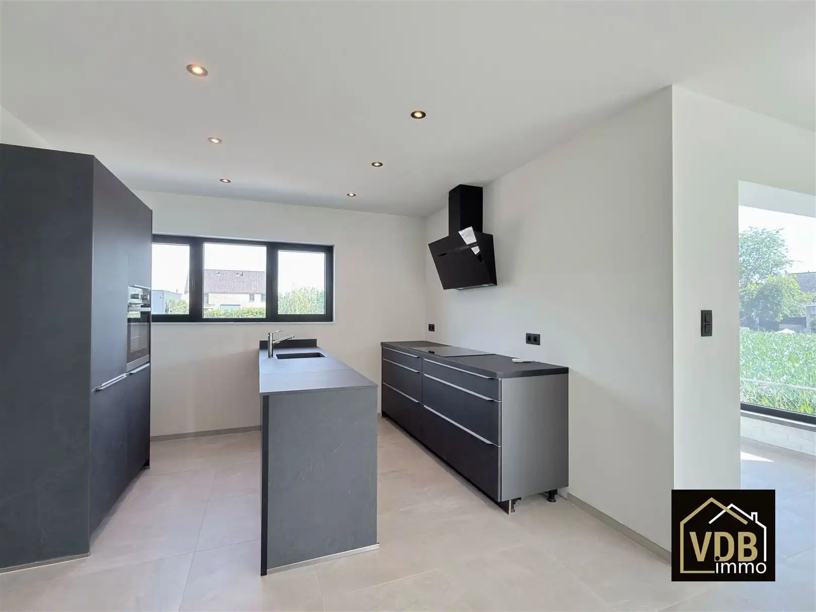 Een knus gerenoveerde woning met 3 slaapkamers en tuin foto 18