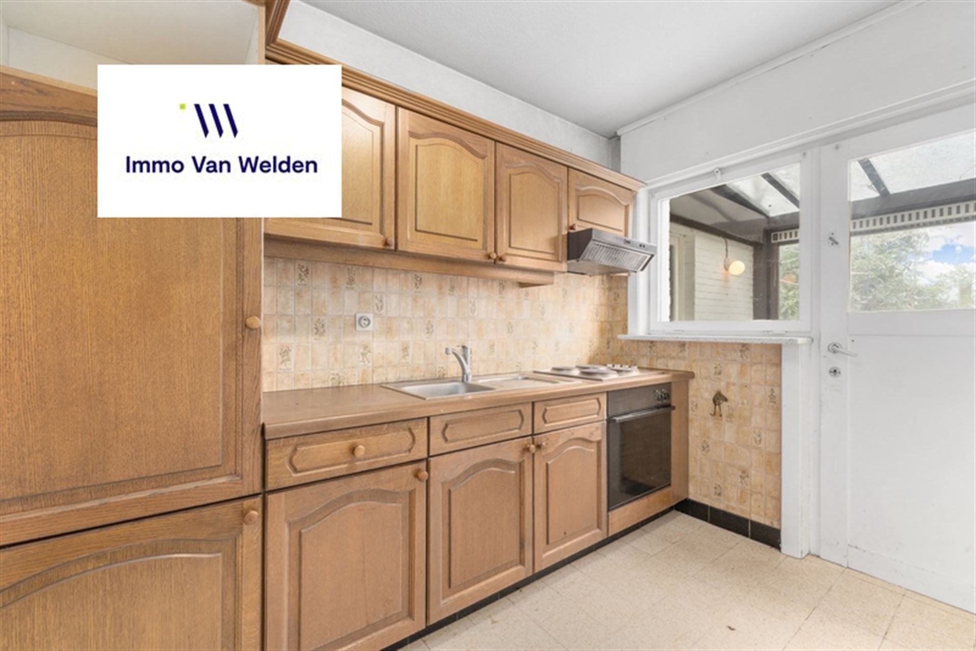 Te renoveren halfopen woning met garage en tuin in landelijke omgeving te Wortegem-Petegem. foto 11