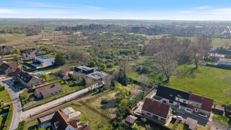 Mooi perceel bouwgrond van 1475m² grenzend aan natuurgebied. foto {{pictureIndex}}