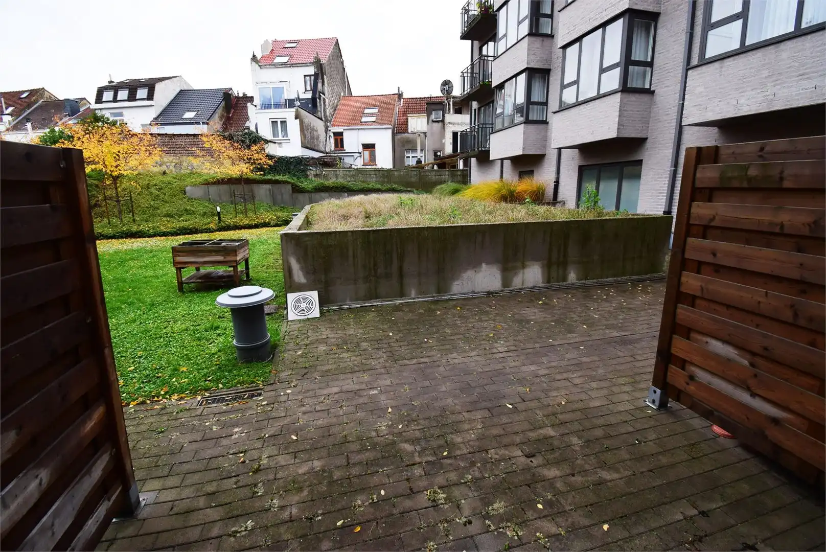 Service flat met autostaanplaats foto 2