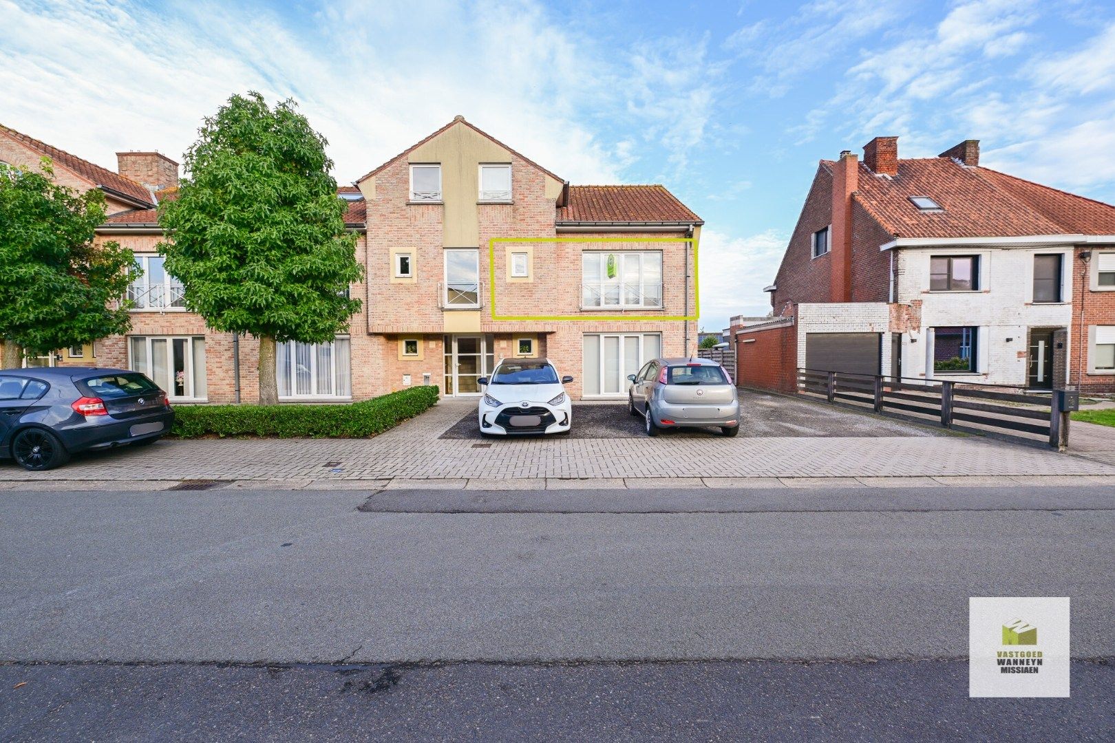 2 slaapkamer duplex appartement met terras, autostaanplaats en tuinberging foto {{pictureIndex}}