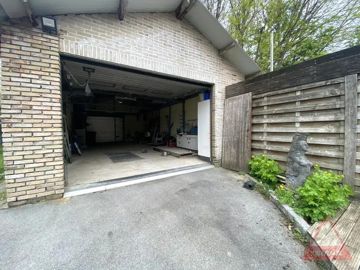 Hooglede – Open woning met loods, dubbele garage en lift op centrale ligging foto 24
