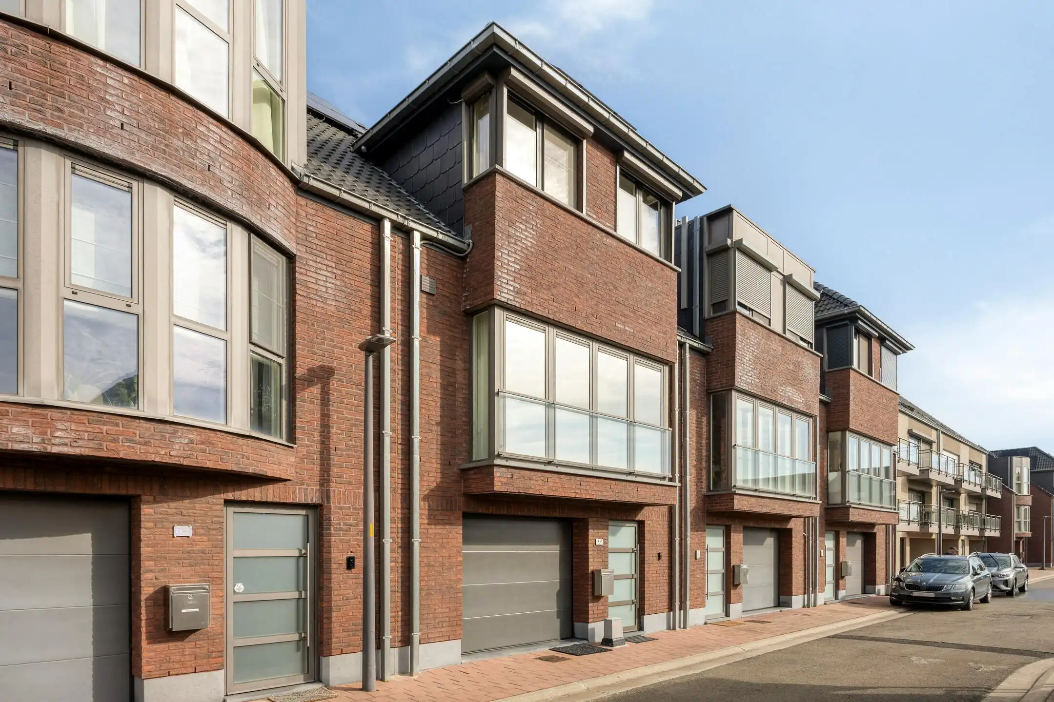 Moderne tweegevelwoning met garage en tuin in Londerzeel foto {{pictureIndex}}