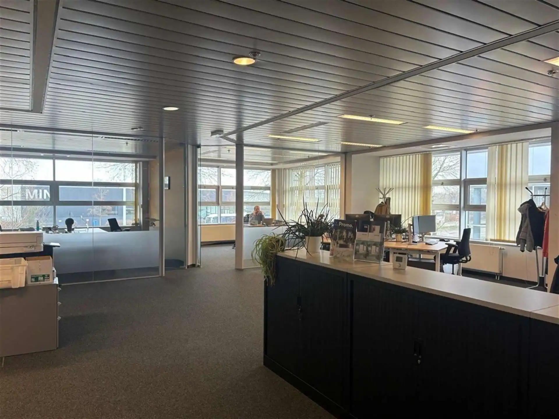 Showroom met magazijn en kantoren in Wijnegem foto 12