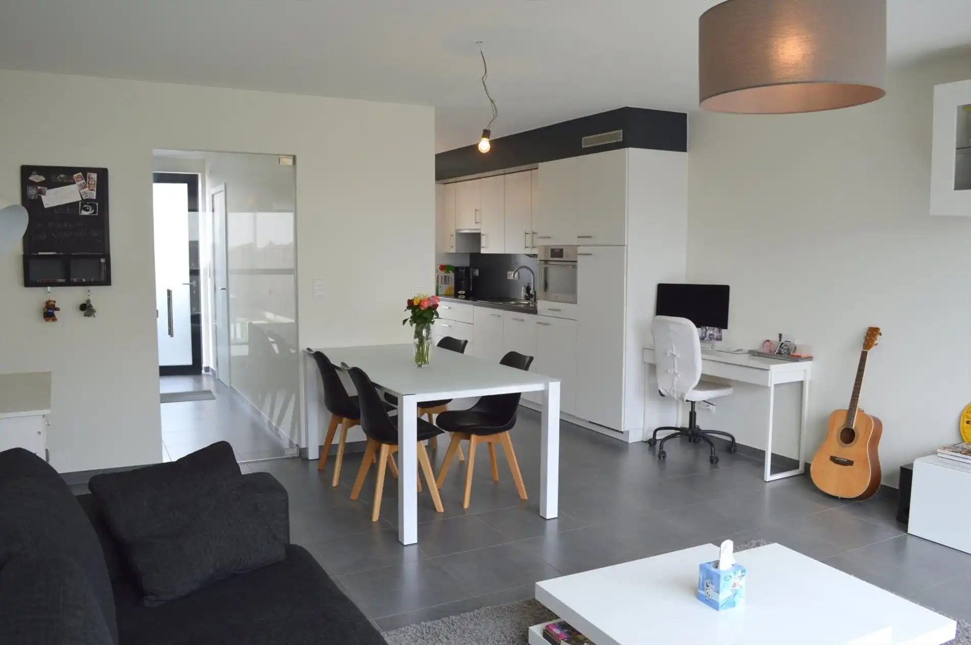 Instapklare gezinswoning (BJ 2013) met 3 slaapkamers, tuin én carport te koop in Heule foto 2