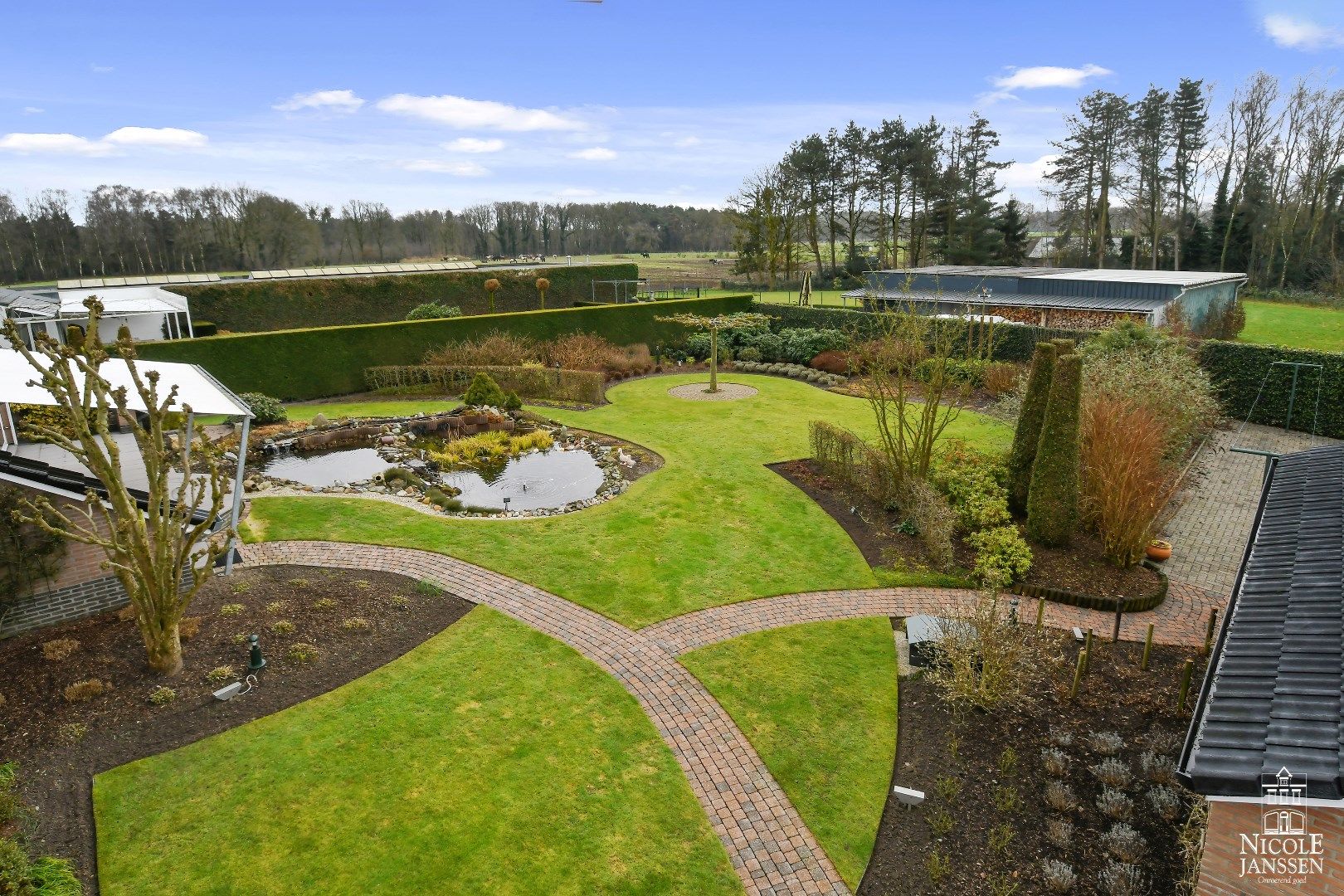 Vrijstaande gelijkvloerse gezinswoning met 4 slaapkamers en prachtige tuin foto 21