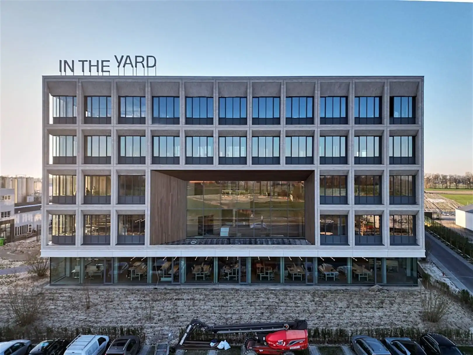 Duurzame nieuwbouwkantoren langs E40 foto {{pictureIndex}}