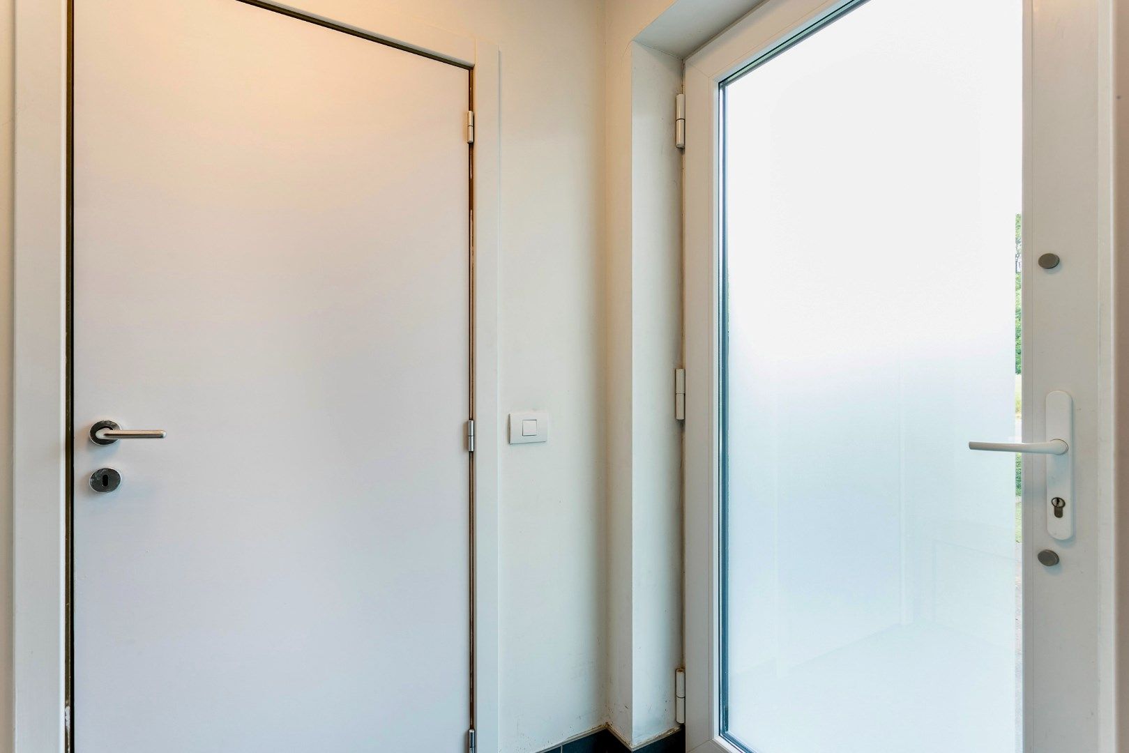 Instapklare woning met 3 slaapkamers, tuin en carport foto 3